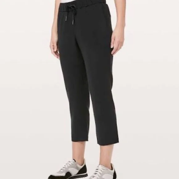 Lululemon black on the fly pant-size 6 - Picture 2 of 6